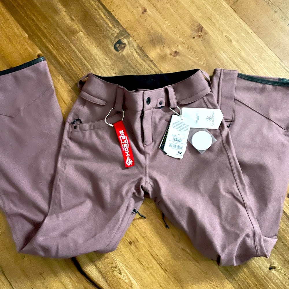 NWT Volcom snow pants women’s size xs